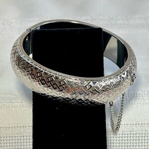 Silver‎ Tone Hinged Bangle Bracelet Safety Chain VTG EUC